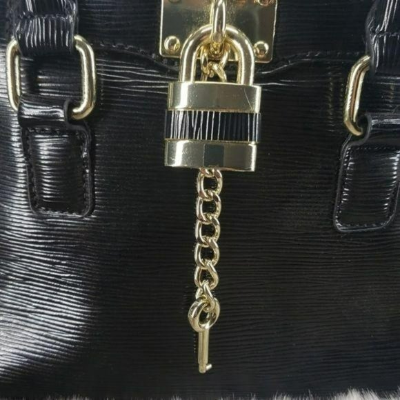 Apt. 9 Lock and Key Accent Black Vinyl Zip Up Purse Handbag - Picture 2 of 8